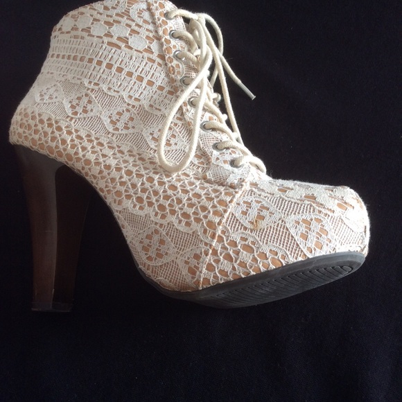 Qupid Lace Platform Heels, Sz 7.5 - Picture 4 of 14